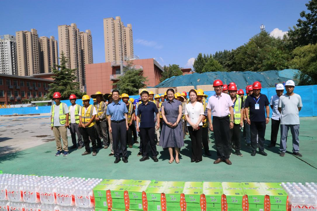 炎炎夏日送清涼,情系一線暖人心